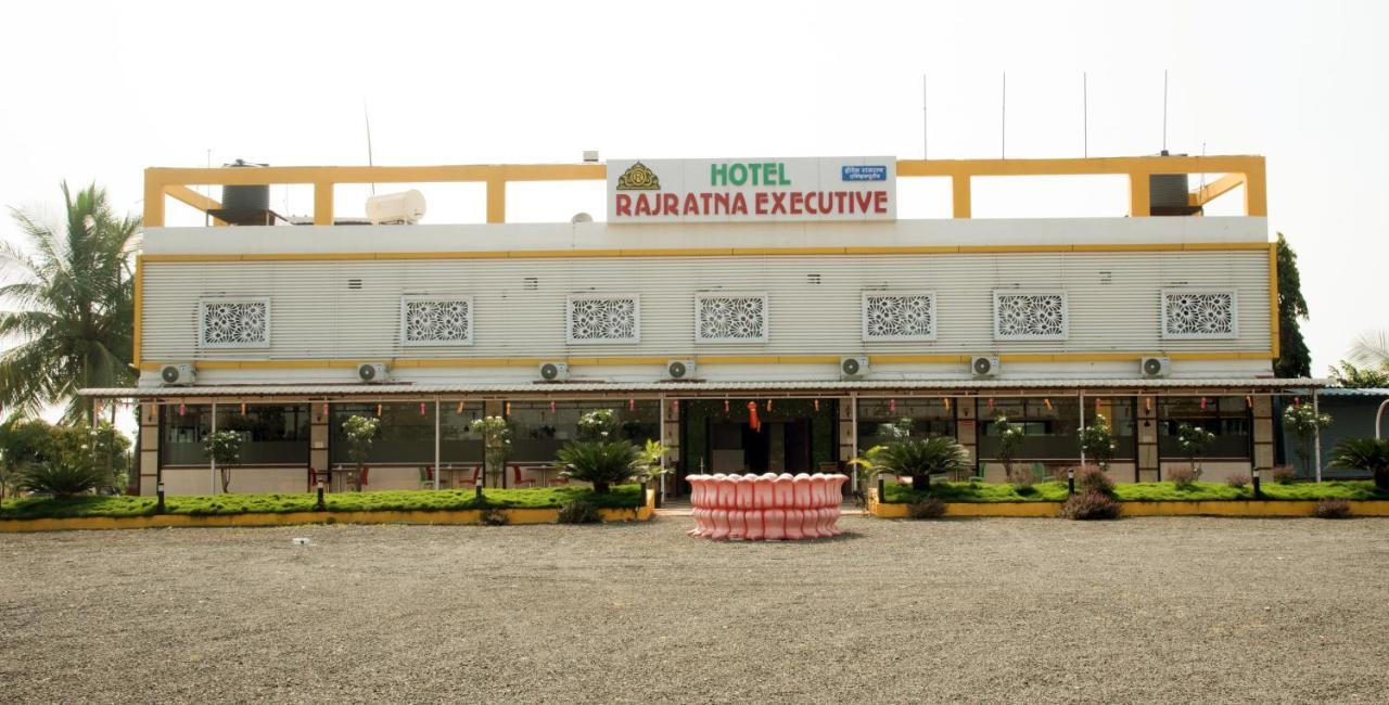 Hotel Rajratna Executive Supe Екстериор снимка